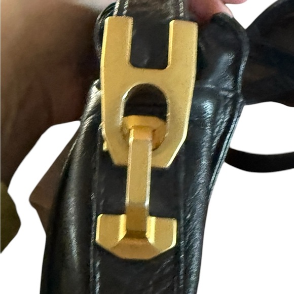 Perlina Black Shoulder Bag with Adjustable Strap and Zipper Closure - Picture 6 of 10